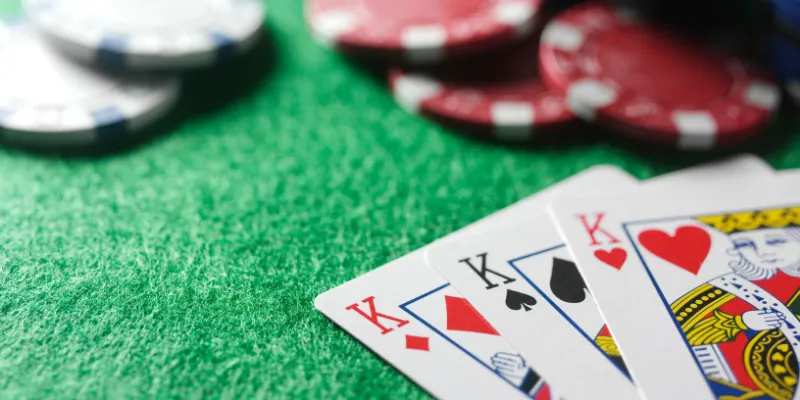 Game bài Sâm lốc online, chiến thắng dễ dàng cùng IWIN 2 Sự thu hút của game bài sâm lốc online là gì